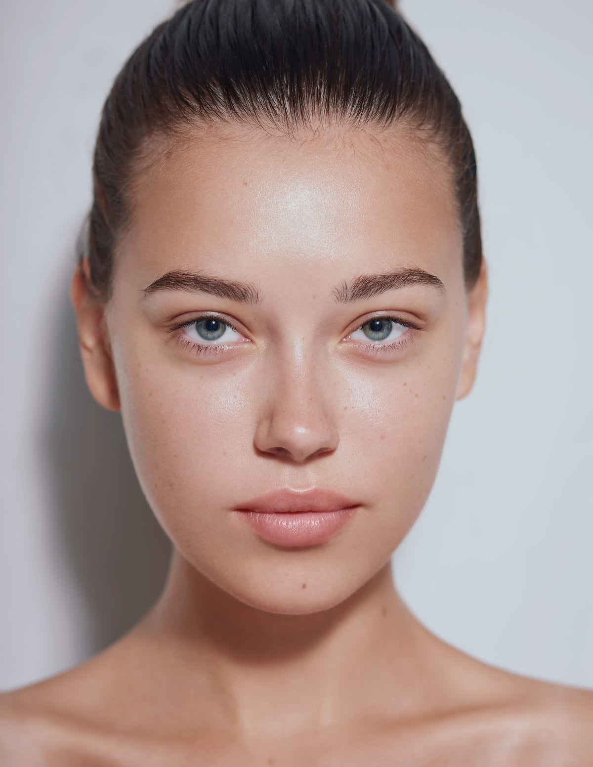 Adult acne in women and how LED light therapy can help
